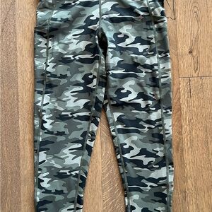 GWG Eclipse Camo Leggings Urban Camo Concealed Carry Waistband Size medium NWT